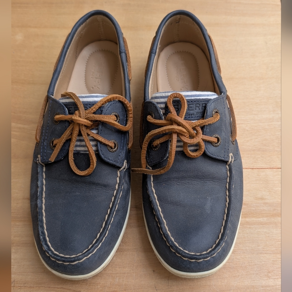 Sperry Women's Blue Boat Shoes with Blue stripes, Size 6.5